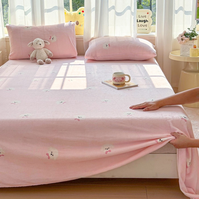 91家纺网 家纺一手货源 找家纺 澜妃 2025新款高克重软软糯糯牛奶绒单床单CD系列（小红书推荐） CD-绒绒小狗粉