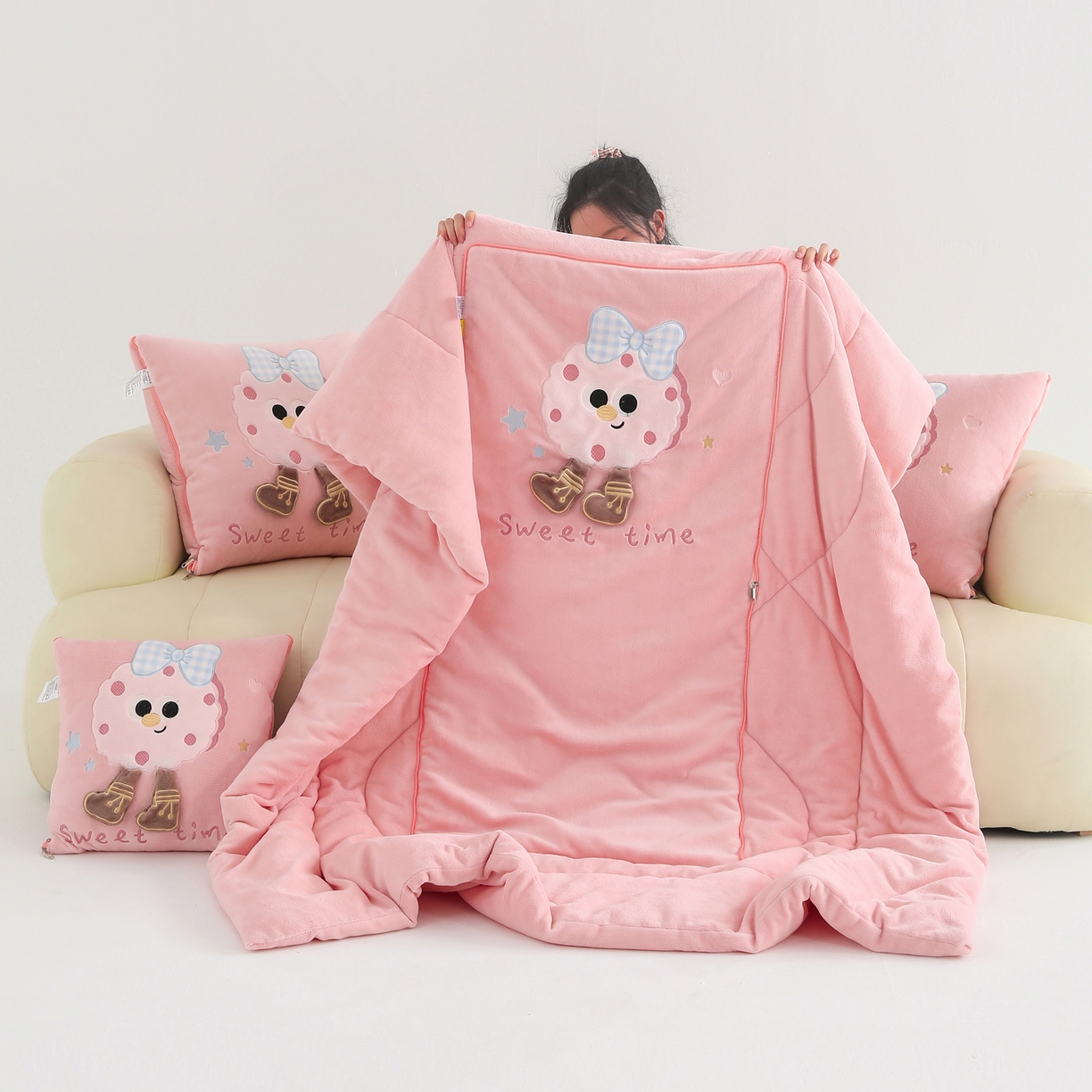 91家纺网 家纺一手货源 找家纺 翰轩家居 2025新款牛奶绒抱枕被泡芙公主系列 泡芙公主-粉