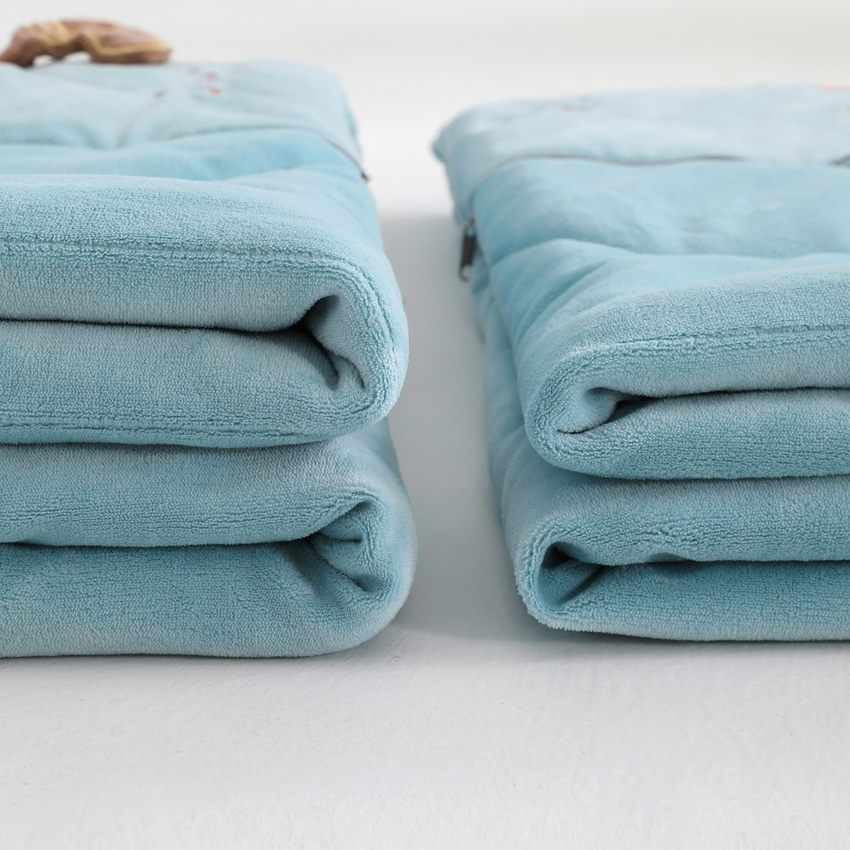 91家纺网 家纺一手货源 找家纺 翰轩家居 2025新款牛奶绒抱枕被泡芙公主系列 泡芙公主-蓝