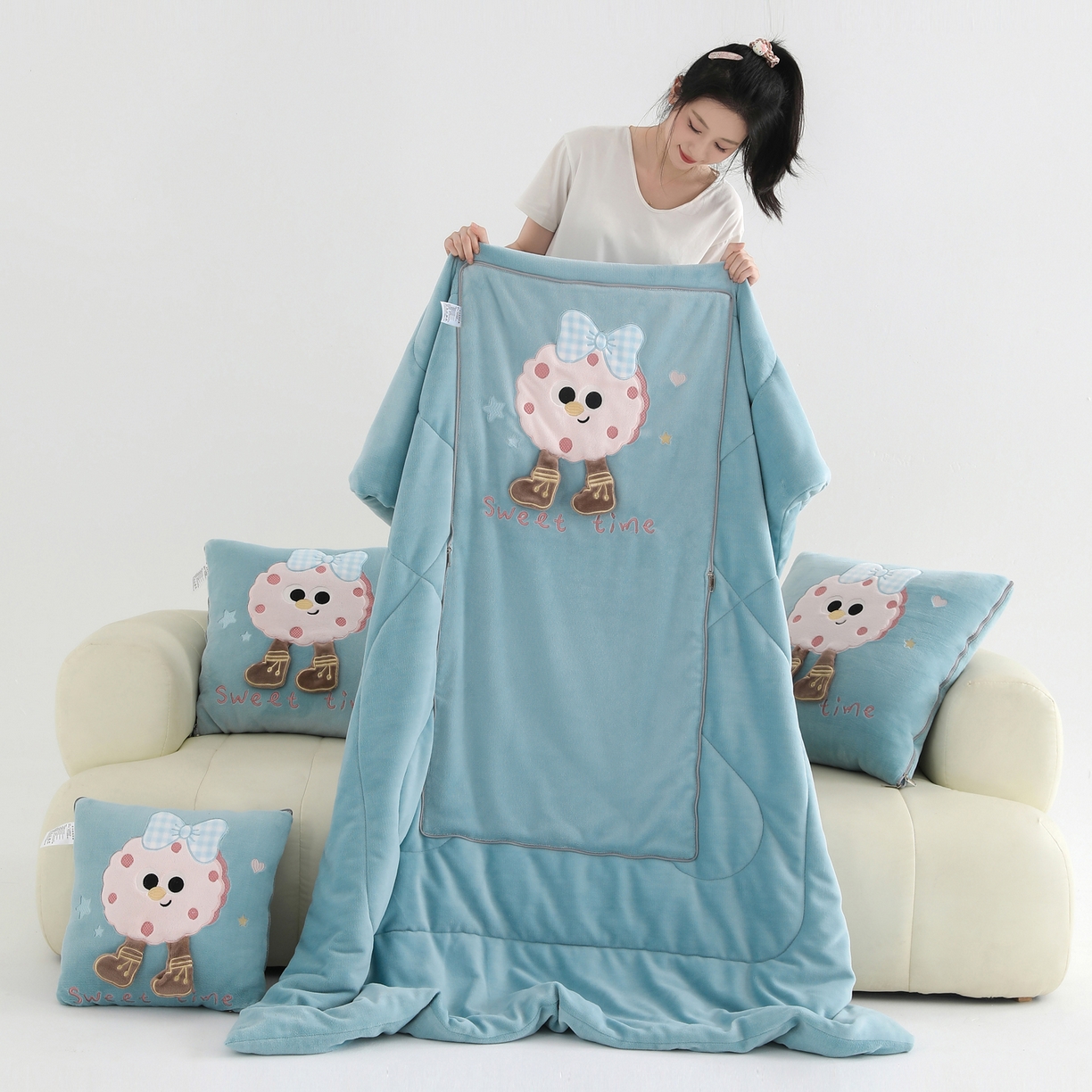 91家纺网 家纺一手货源 找家纺 翰轩家居 2025新款牛奶绒抱枕被泡芙公主系列 泡芙公主-蓝