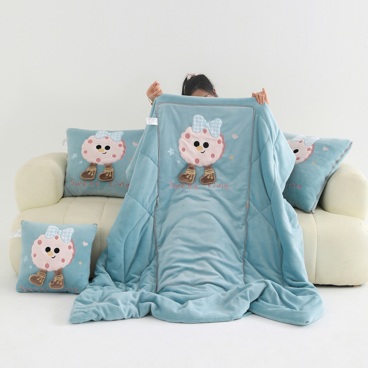 91家纺网 家纺一手货源 找家纺 翰轩家居 2025新款牛奶绒抱枕被泡芙公主系列 泡芙公主-蓝