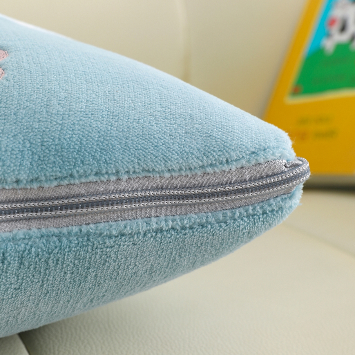 91家纺网 家纺一手货源 找家纺 翰轩家居 2025新款牛奶绒抱枕被泡芙公主系列 泡芙公主-蓝