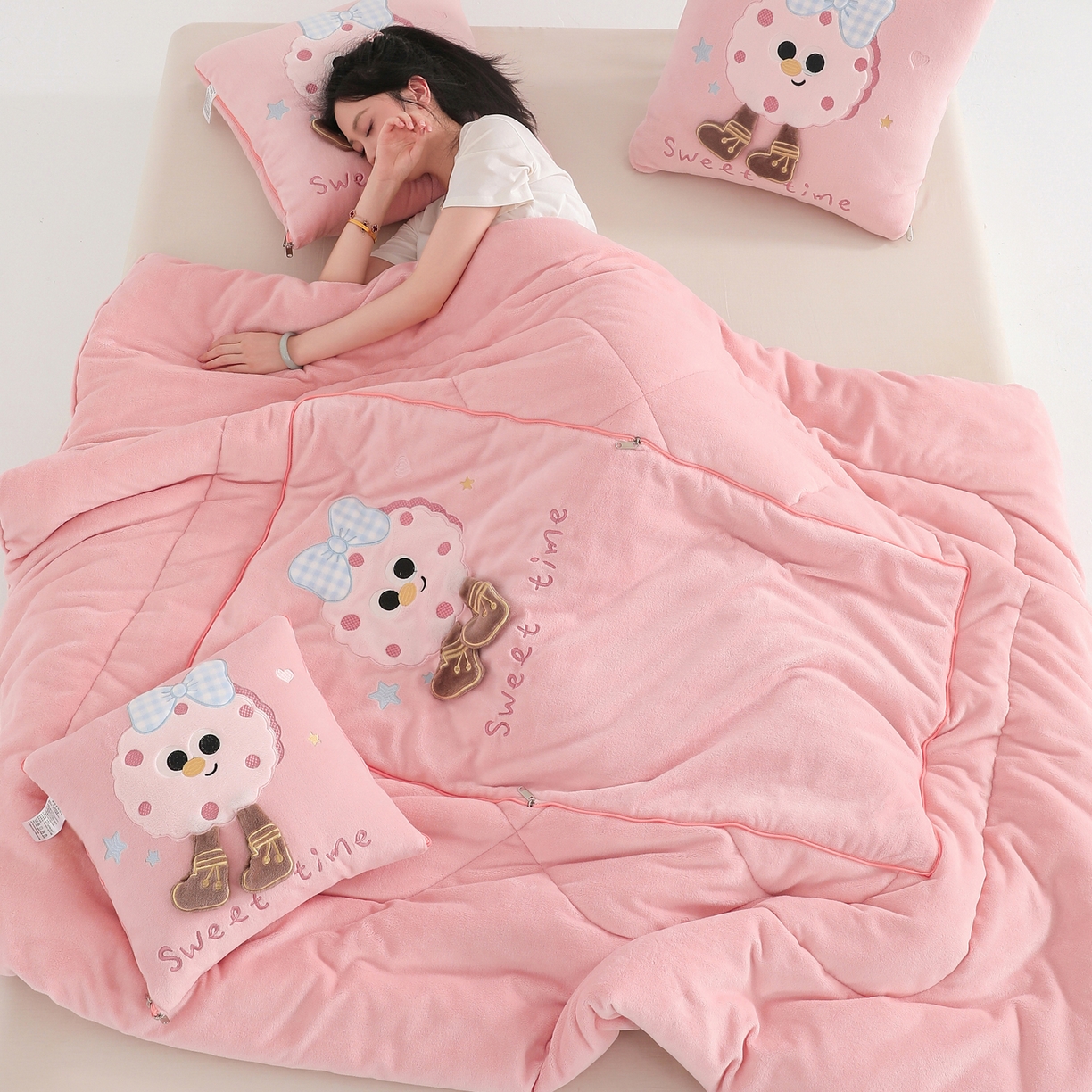 91家纺网 家纺一手货源 找家纺 翰轩家居 2025新款牛奶绒抱枕被泡芙公主系列 泡芙公主-粉