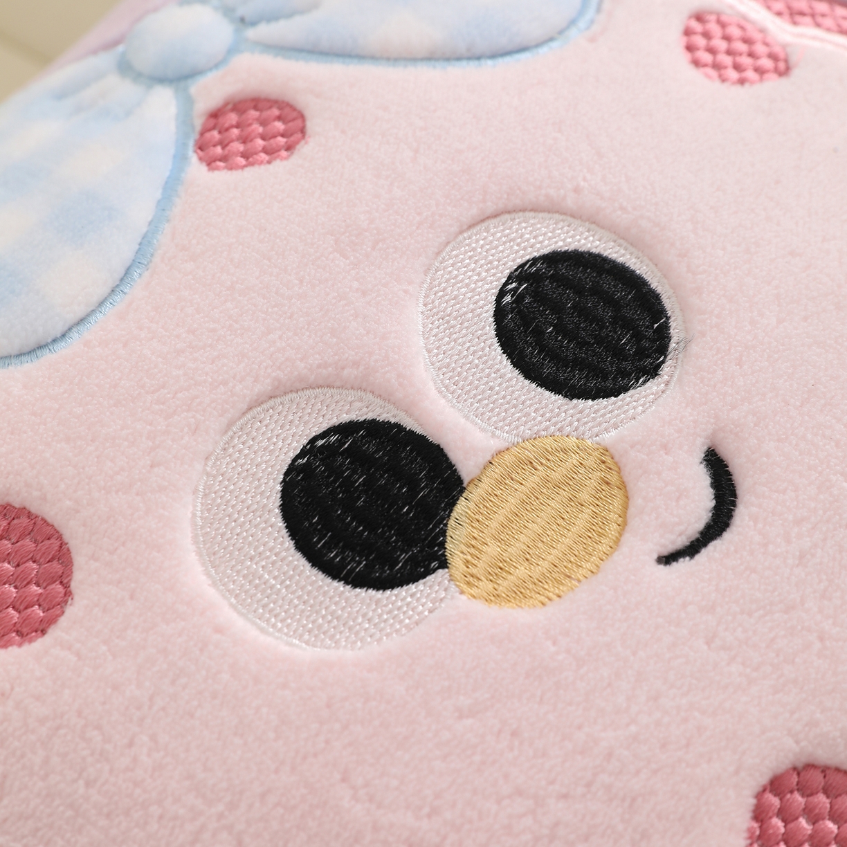 91家纺网 家纺一手货源 找家纺 翰轩家居 2025新款牛奶绒抱枕被泡芙公主系列 泡芙公主-粉