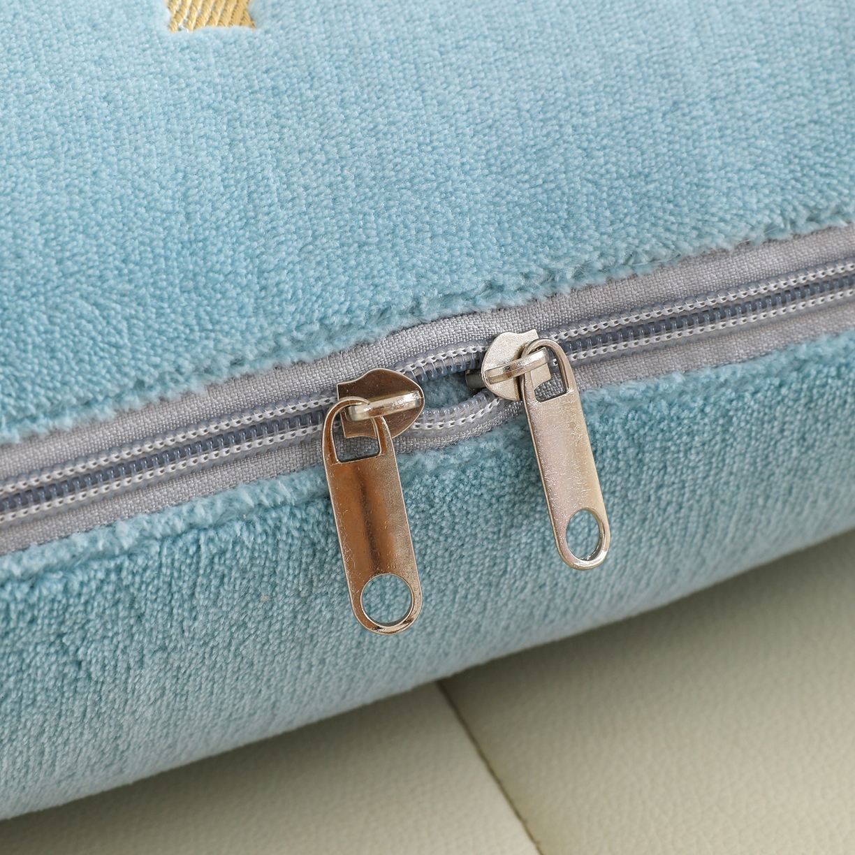 91家纺网 家纺一手货源 找家纺 翰轩家居 2025新款牛奶绒抱枕被泡芙公主系列 泡芙公主-蓝