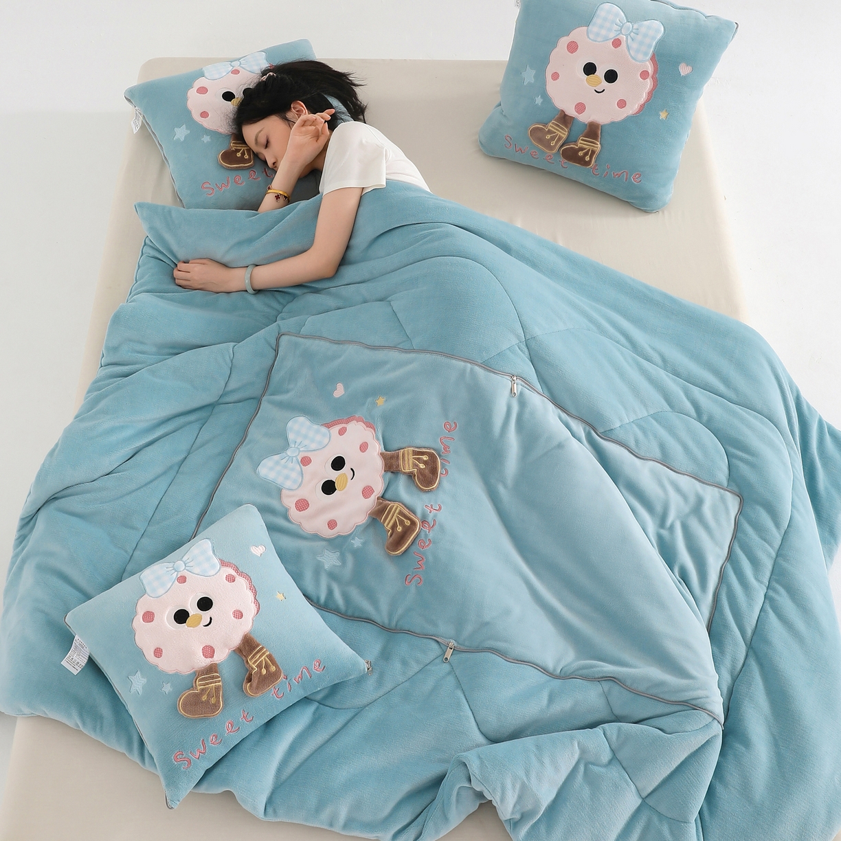 91家纺网 家纺一手货源 找家纺 翰轩家居 2025新款牛奶绒抱枕被泡芙公主系列 泡芙公主-蓝