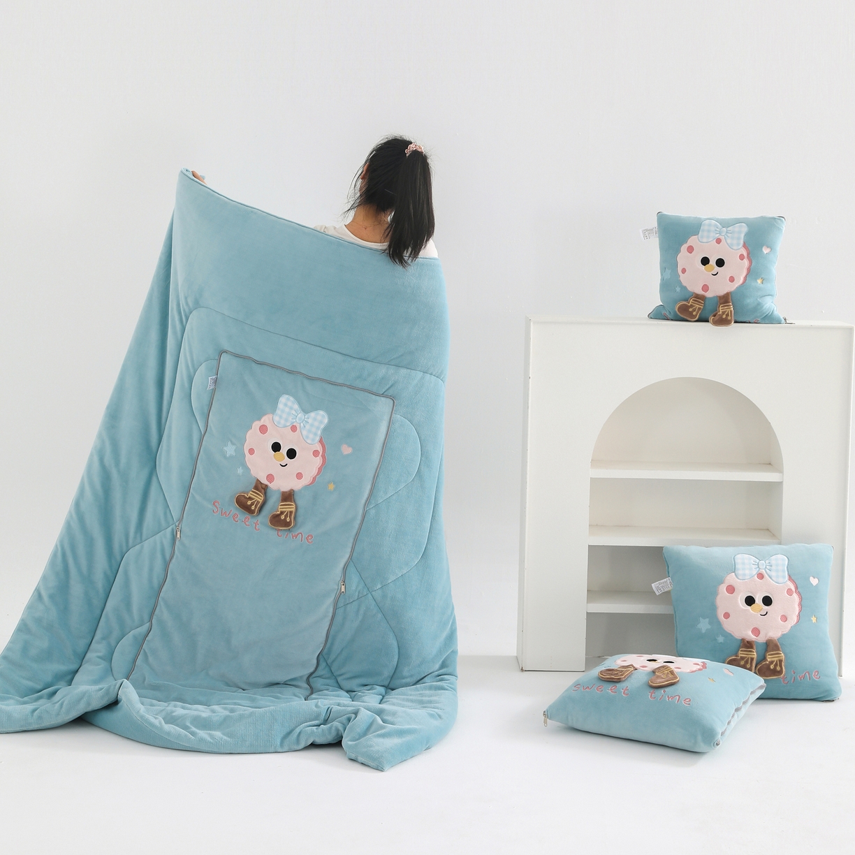 91家纺网 家纺一手货源 找家纺 翰轩家居 2025新款牛奶绒抱枕被泡芙公主系列 泡芙公主-蓝