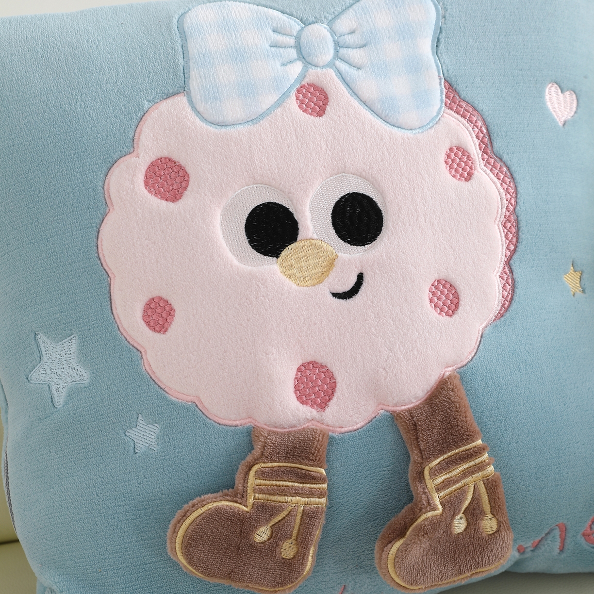 91家纺网 家纺一手货源 找家纺 翰轩家居 2025新款牛奶绒抱枕被泡芙公主系列 泡芙公主-蓝