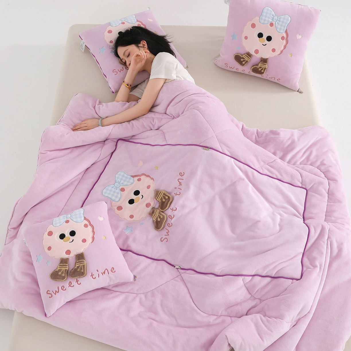 91家纺网 家纺一手货源 找家纺 翰轩家居 2025新款牛奶绒抱枕被泡芙公主系列 泡芙公主-紫