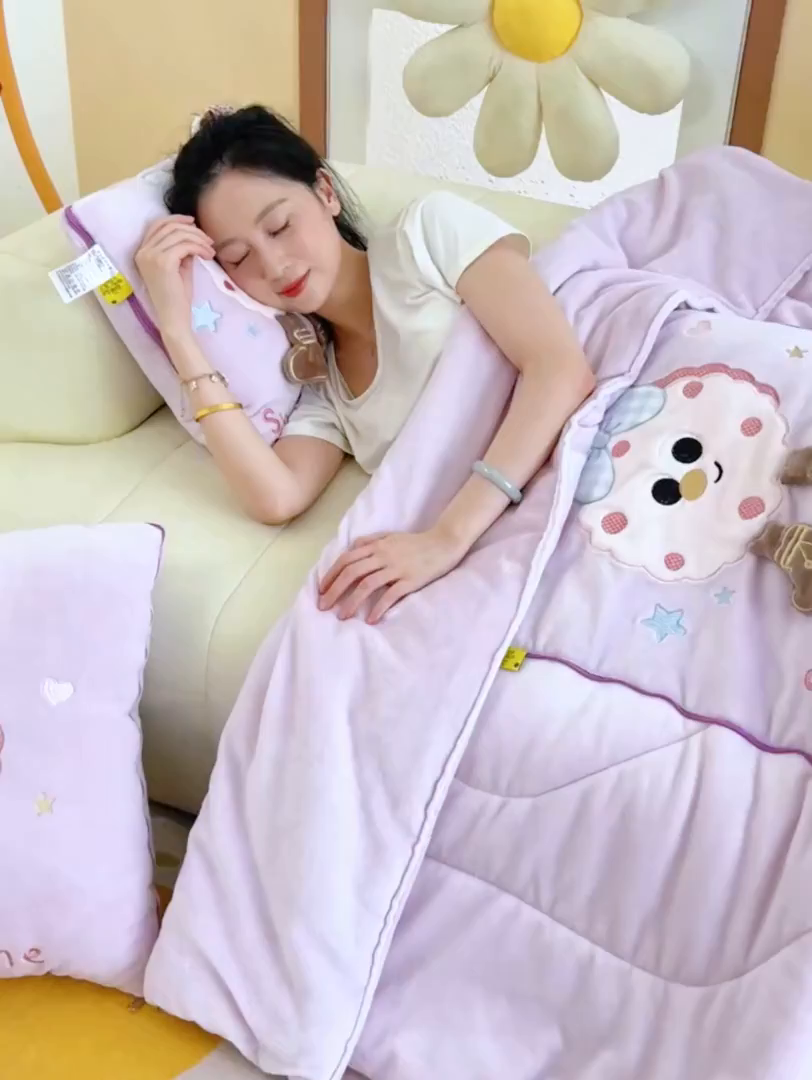 91家纺网 家纺一手货源 找家纺 翰轩家居 2025新款牛奶绒抱枕被泡芙公主系列 泡芙公主-紫