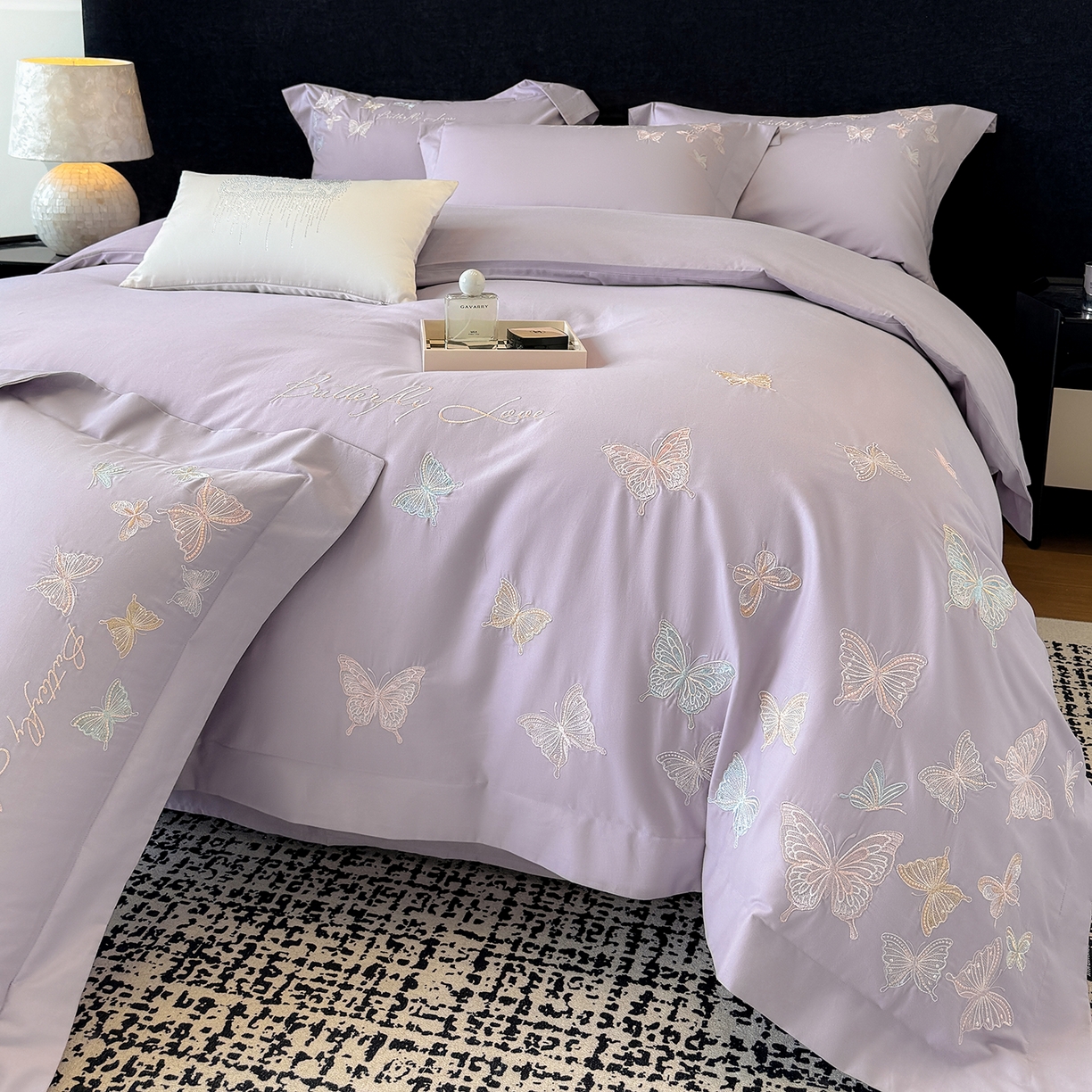 91家纺网 家纺一手货源 找家纺 家居1号家纺 2025新款超细旦纯棉磨毛四件套-蝶舞（控价标准288加大308 会员优惠10元） 蝶舞-紫豆沙