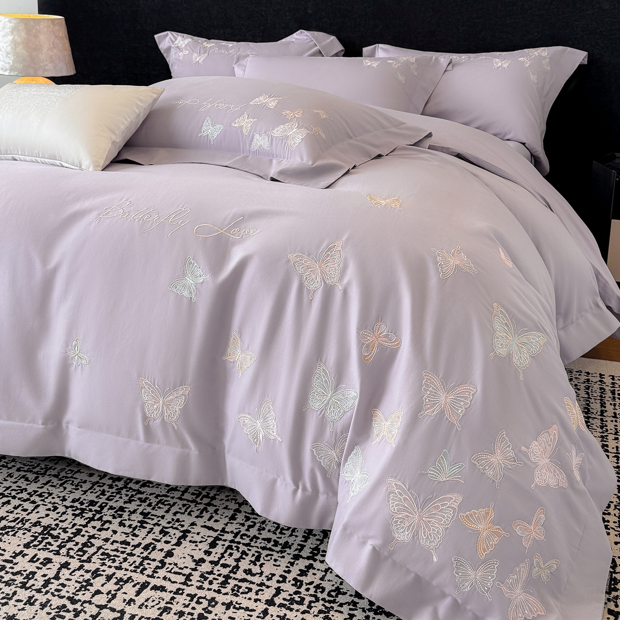 91家纺网 家纺一手货源 找家纺 家居1号家纺 2025新款超细旦纯棉磨毛四件套-蝶舞（控价标准288加大308 会员优惠10元） 蝶舞-紫豆沙