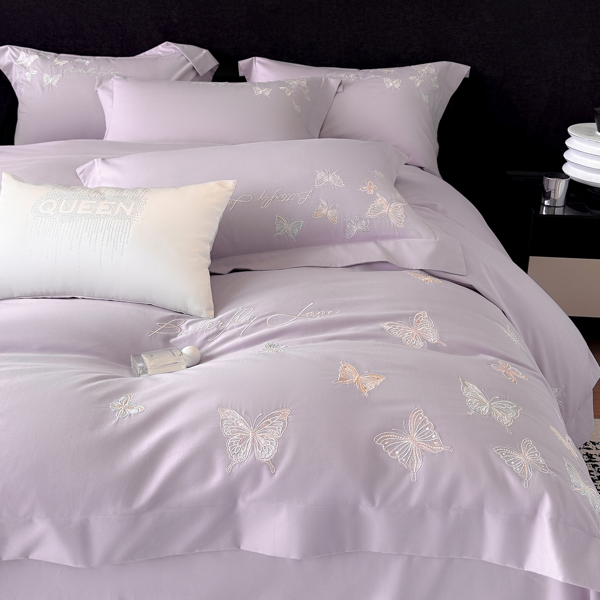 91家纺网 家纺一手货源 找家纺 家居1号家纺 2025新款超细旦纯棉磨毛四件套-蝶舞（控价标准288加大308 会员优惠10元） 蝶舞-紫豆沙