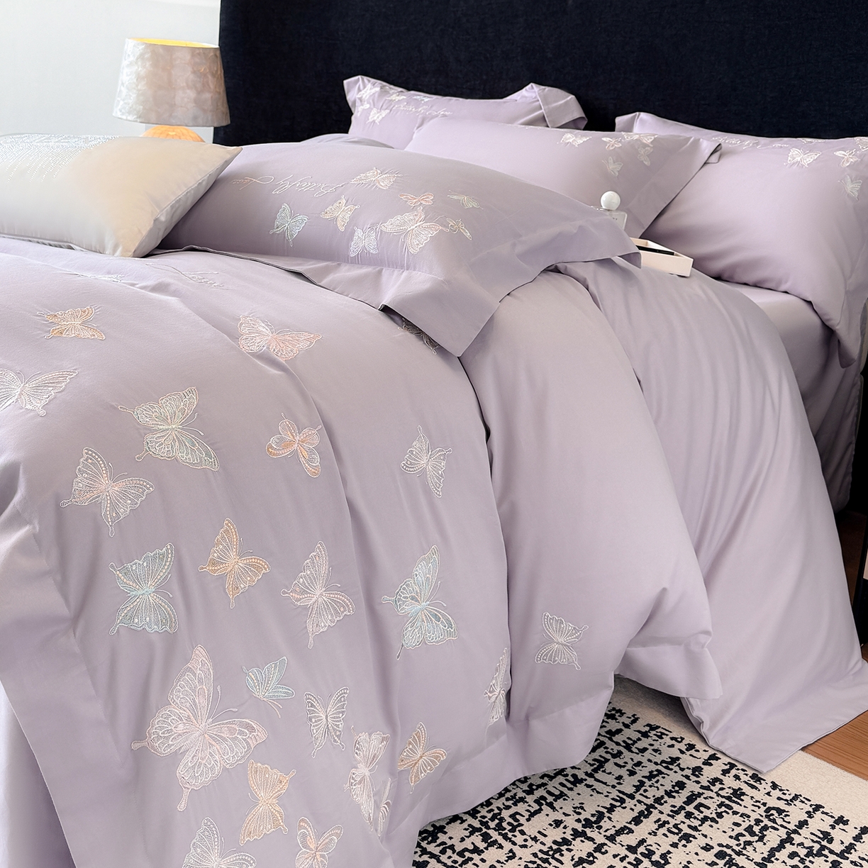 91家纺网 家纺一手货源 找家纺 家居1号家纺 2025新款超细旦纯棉磨毛四件套-蝶舞（控价标准288加大308 会员优惠10元） 蝶舞-紫豆沙