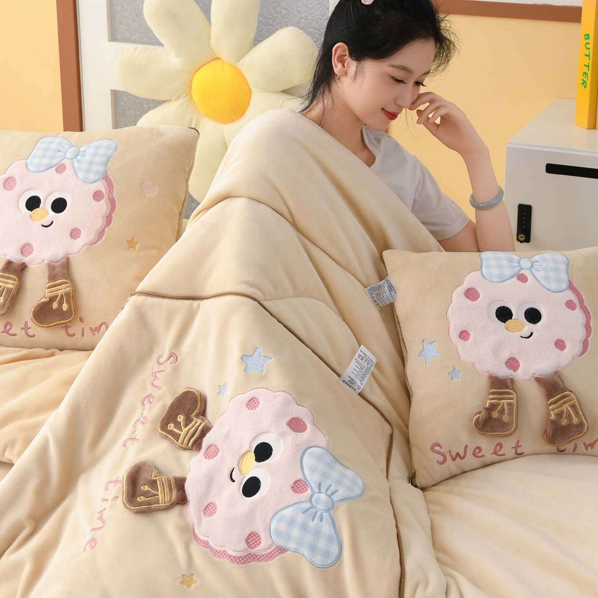 91家纺网 家纺一手货源 找家纺 翰轩家居 2025新款牛奶绒抱枕被泡芙公主系列 泡芙公主-咖