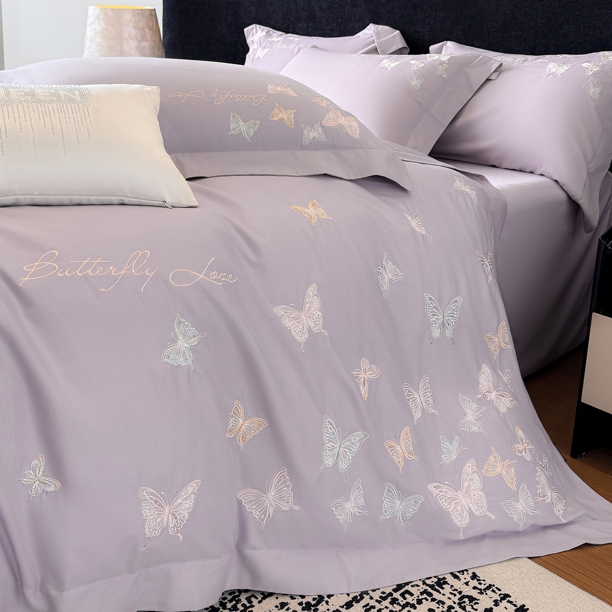 91家纺网 家纺一手货源 找家纺 家居1号家纺 2025新款超细旦纯棉磨毛四件套-蝶舞（控价标准288加大308 会员优惠10元） 蝶舞-紫豆沙