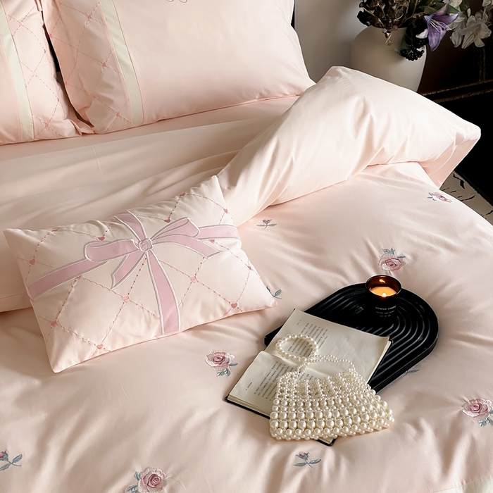 91家纺网 家纺一手货源 找家纺 曼布缇 2025新款加厚全棉磨毛绣花款四件套-俏佳人 俏佳人-粉