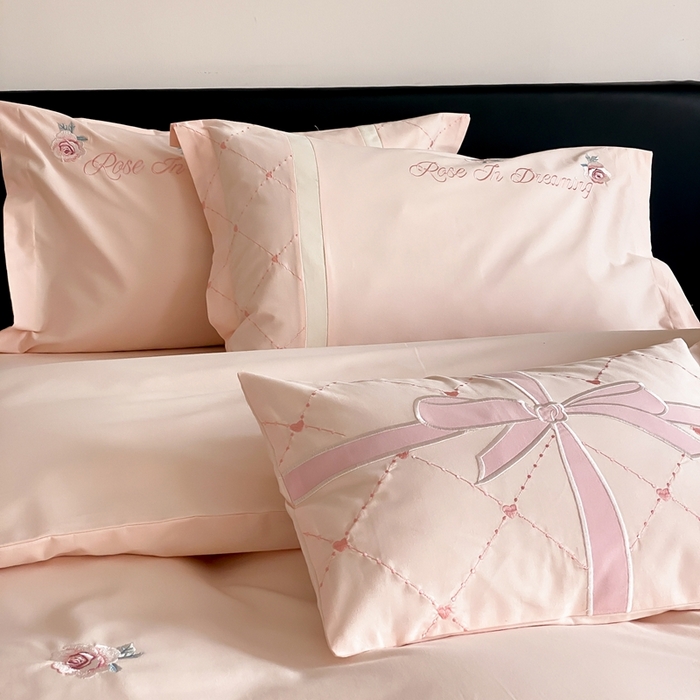 91家纺网 家纺一手货源 找家纺 曼布缇 2025新款加厚全棉磨毛绣花款四件套-俏佳人 俏佳人-粉