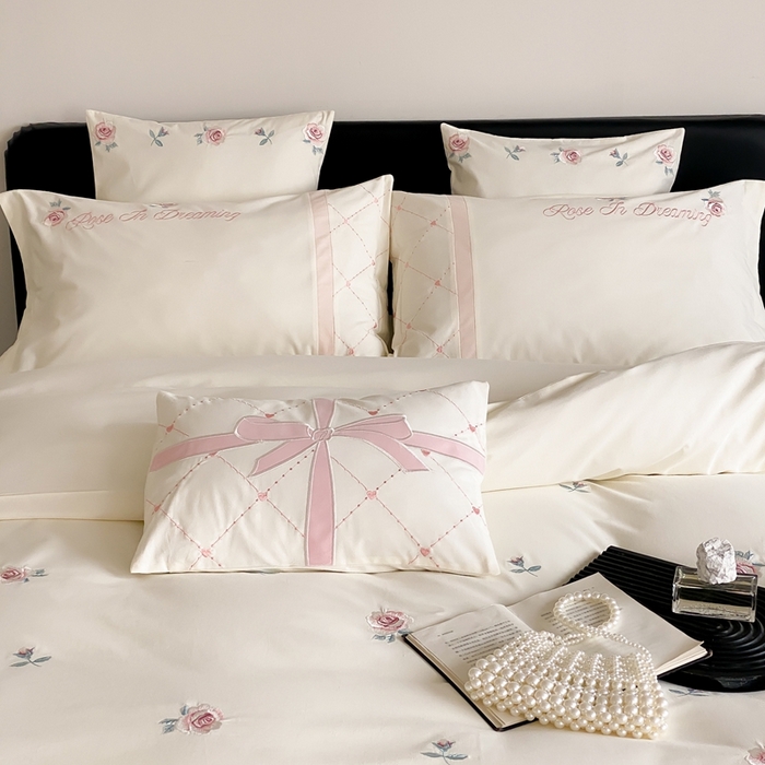 91家纺网 家纺一手货源 找家纺 曼布缇 2025新款加厚全棉磨毛绣花款四件套-俏佳人 俏佳人-奶白