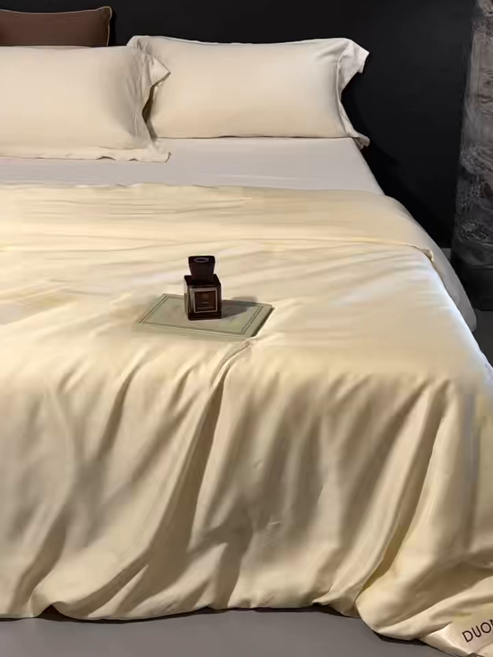 91家纺网 家纺一手货源 找家纺 南通朵美纺织品有限公司 2025新款高端手工订制桑蚕丝被-皓月星空系列 皓月星空（金色）