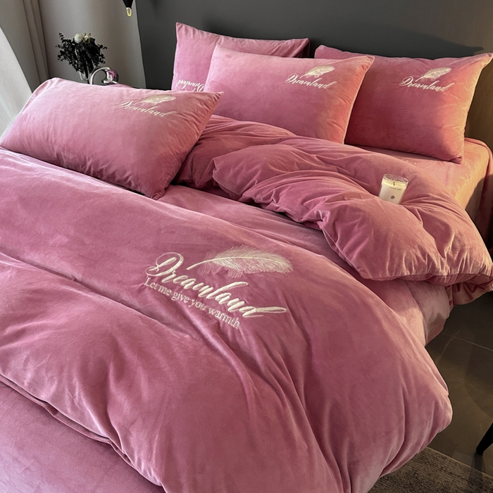 91家纺网 家纺一手货源 找家纺 爱彼家纺 2025冬季新款高克重水晶绒羽毛刺绣系列四件套-风格二 羽毛-浅豆沙