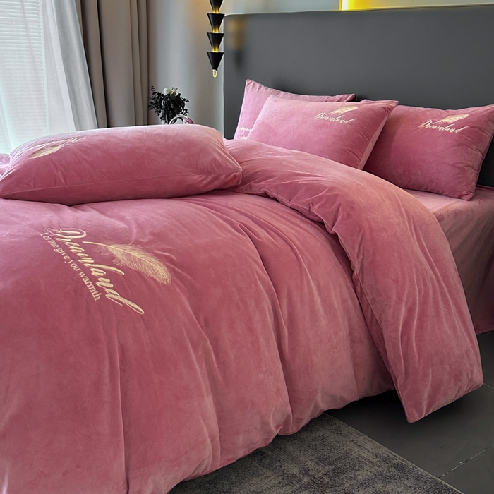 91家纺网 家纺一手货源 找家纺 爱彼家纺 2025冬季新款高克重水晶绒羽毛刺绣系列四件套-风格二 羽毛-浅豆沙