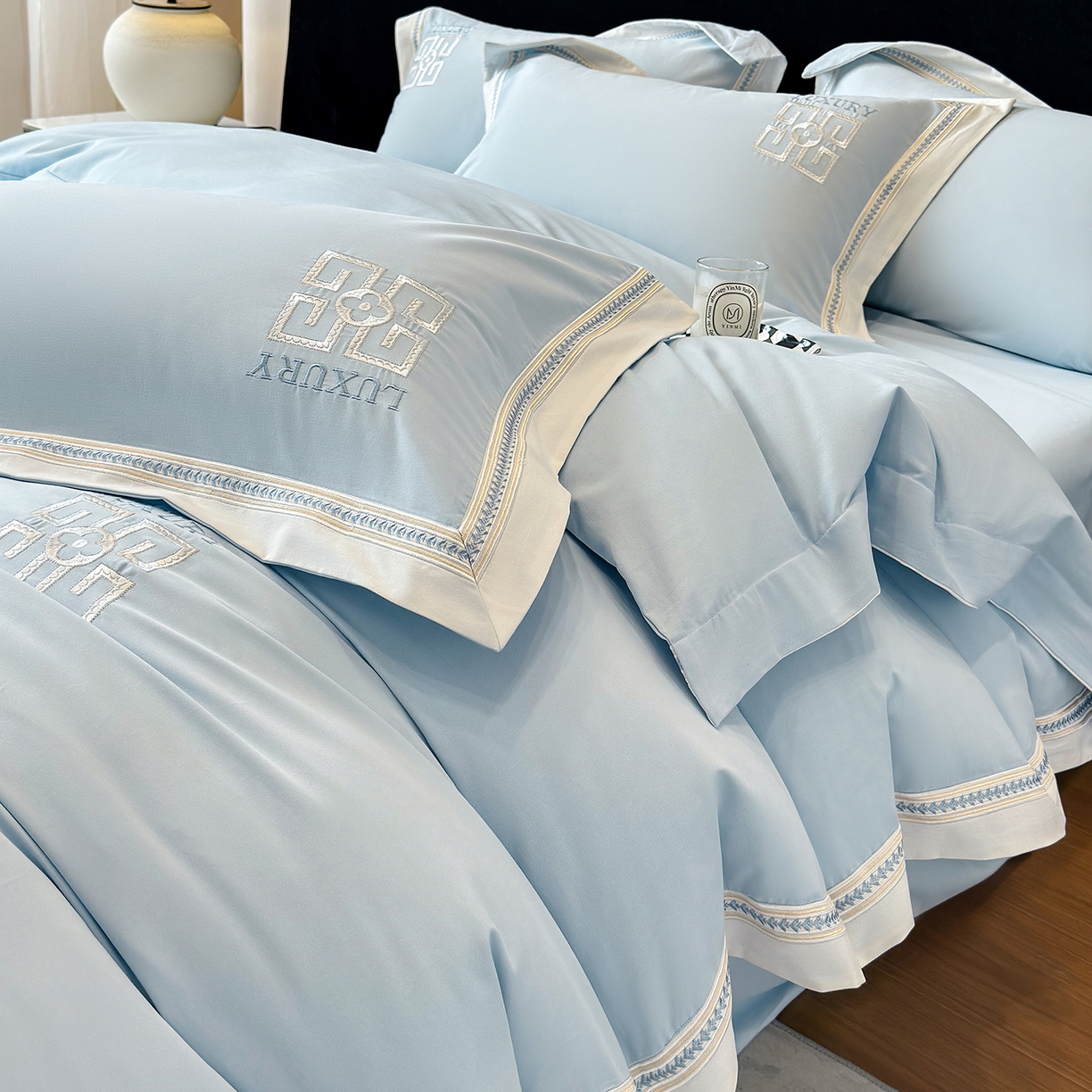 91家纺网 家纺一手货源 找家纺 家居1号家纺 2025新款超细旦全棉磨毛四件套-梵西（控价标准288加大308 会员优惠10元） 梵西-晴蓝