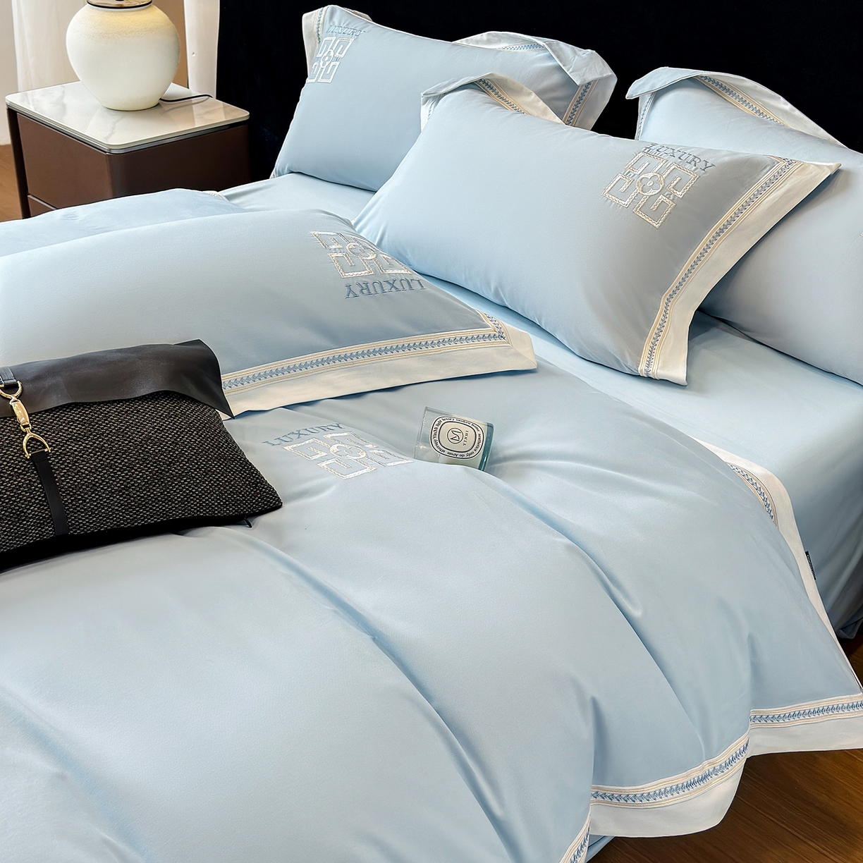 91家纺网 家纺一手货源 找家纺 家居1号家纺 2025新款超细旦全棉磨毛四件套-梵西（控价标准288加大308 会员优惠10元） 梵西-晴蓝