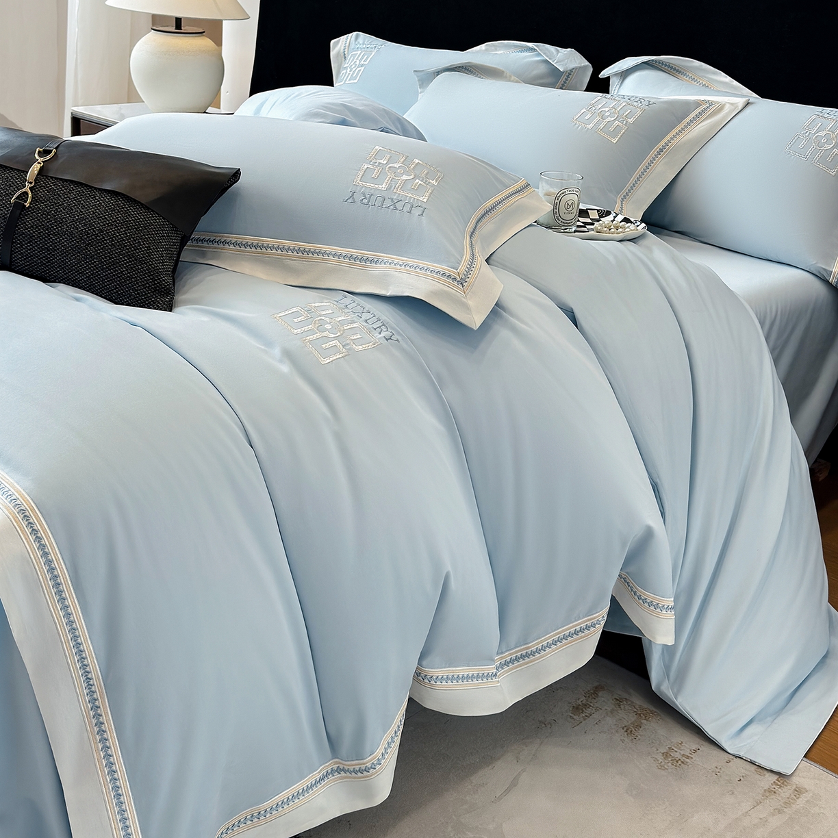 91家纺网 家纺一手货源 找家纺 家居1号家纺 2025新款超细旦全棉磨毛四件套-梵西（控价标准288加大308 会员优惠10元） 梵西-晴蓝