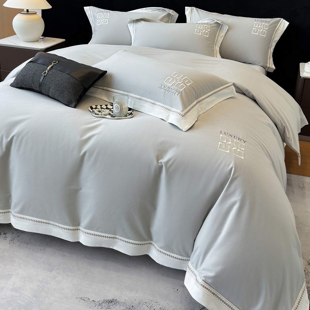 91家纺网 家纺一手货源 找家纺 家居1号家纺 2025新款超细旦全棉磨毛四件套-梵西（控价标准288加大308 会员优惠10元） 梵西-绅士灰