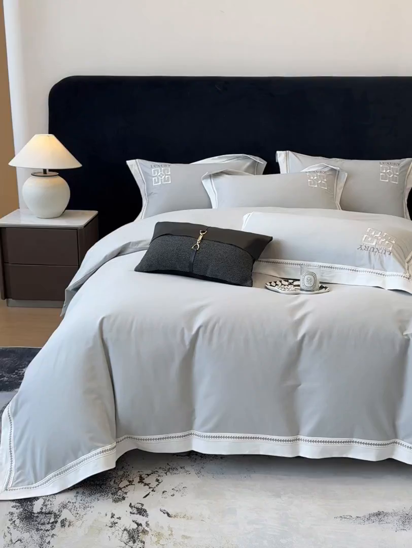 91家纺网 家纺一手货源 找家纺 家居1号家纺 2025新款超细旦全棉磨毛四件套-梵西（控价标准288加大308 会员优惠10元） 梵西-绅士灰