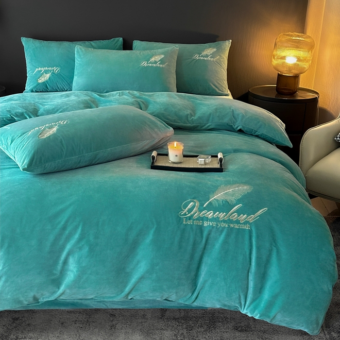 91家纺网 家纺一手货源 找家纺 爱彼家纺 2025冬季新款高克重水晶绒羽毛刺绣系列四件套-风格二 羽毛-浅水绿