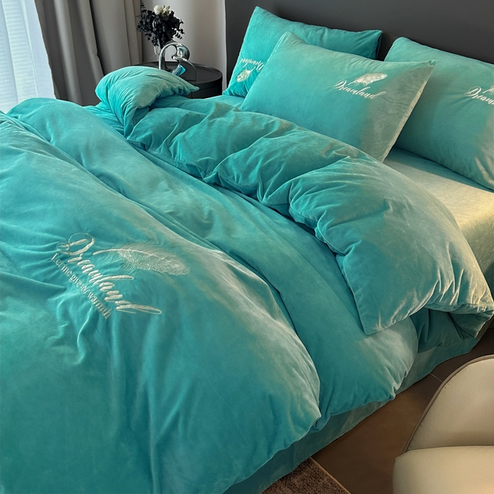 91家纺网 家纺一手货源 找家纺 爱彼家纺 2025冬季新款高克重水晶绒羽毛刺绣系列四件套-风格二 羽毛-浅水绿