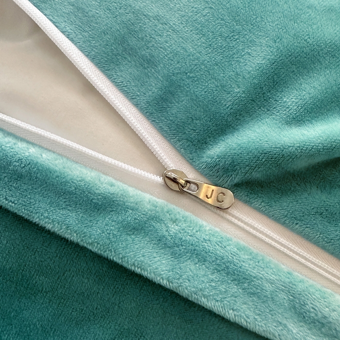 91家纺网 家纺一手货源 找家纺 爱彼家纺 2025冬季新款高克重水晶绒羽毛刺绣系列四件套-风格二 羽毛-浅水绿