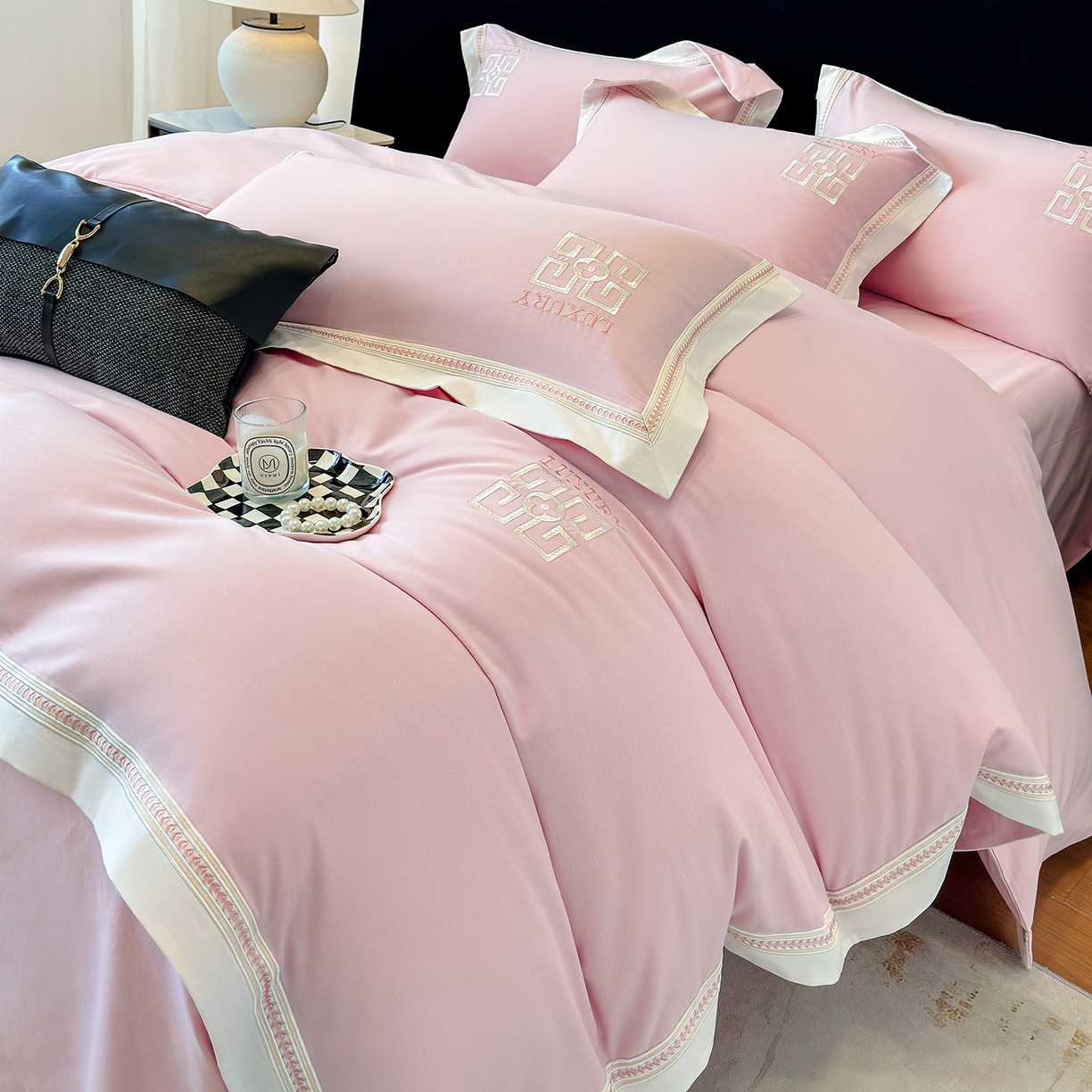 91家纺网 家纺一手货源 找家纺 家居1号家纺 2025新款超细旦全棉磨毛四件套-梵西（控价标准288加大308 会员优惠10元） 梵西-桃花粉