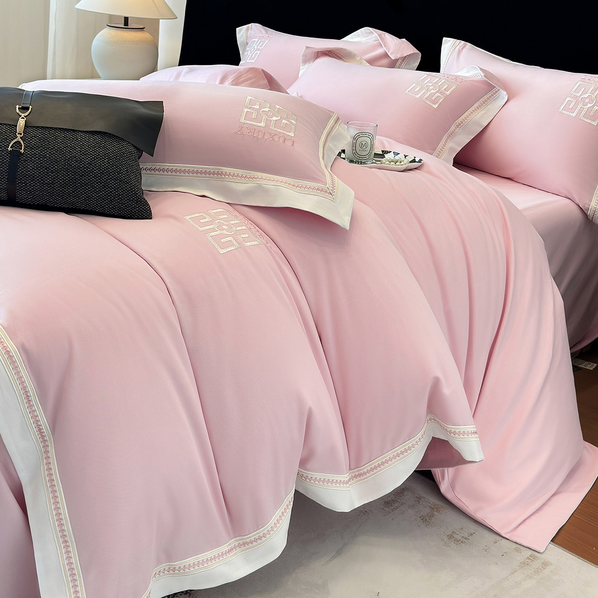 91家纺网 家纺一手货源 找家纺 家居1号家纺 2025新款超细旦全棉磨毛四件套-梵西（控价标准288加大308 会员优惠10元） 梵西-桃花粉