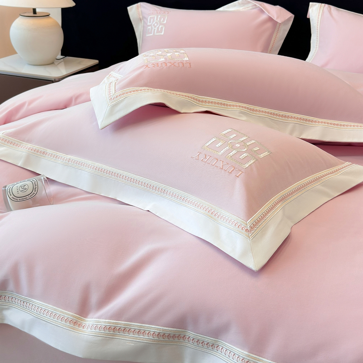 91家纺网 家纺一手货源 找家纺 家居1号家纺 2025新款超细旦全棉磨毛四件套-梵西（控价标准288加大308 会员优惠10元） 梵西-桃花粉