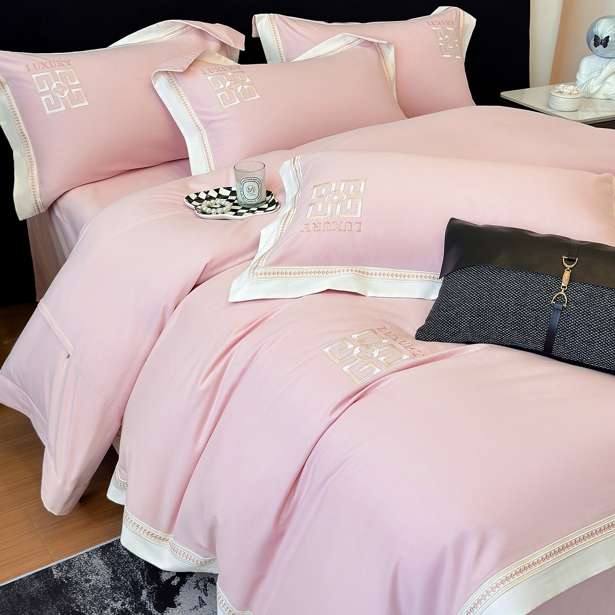 91家纺网 家纺一手货源 找家纺 家居1号家纺 2025新款超细旦全棉磨毛四件套-梵西（控价标准288加大308 会员优惠10元） 梵西-桃花粉