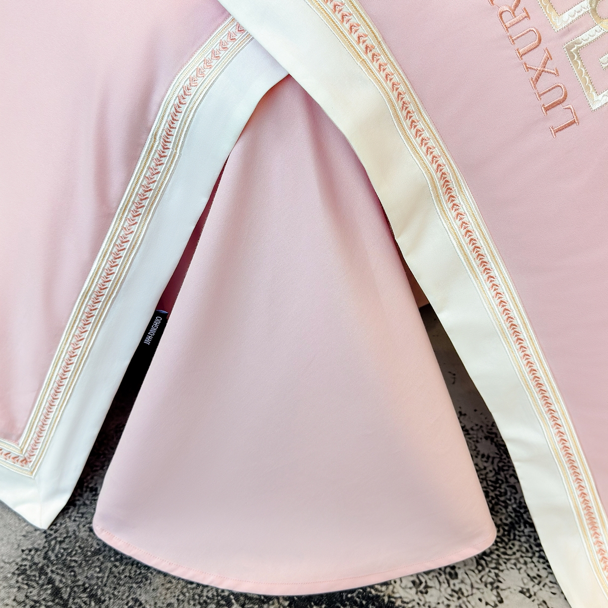 91家纺网 家纺一手货源 找家纺 家居1号家纺 2025新款超细旦全棉磨毛四件套-梵西（控价标准288加大308 会员优惠10元） 梵西-桃花粉