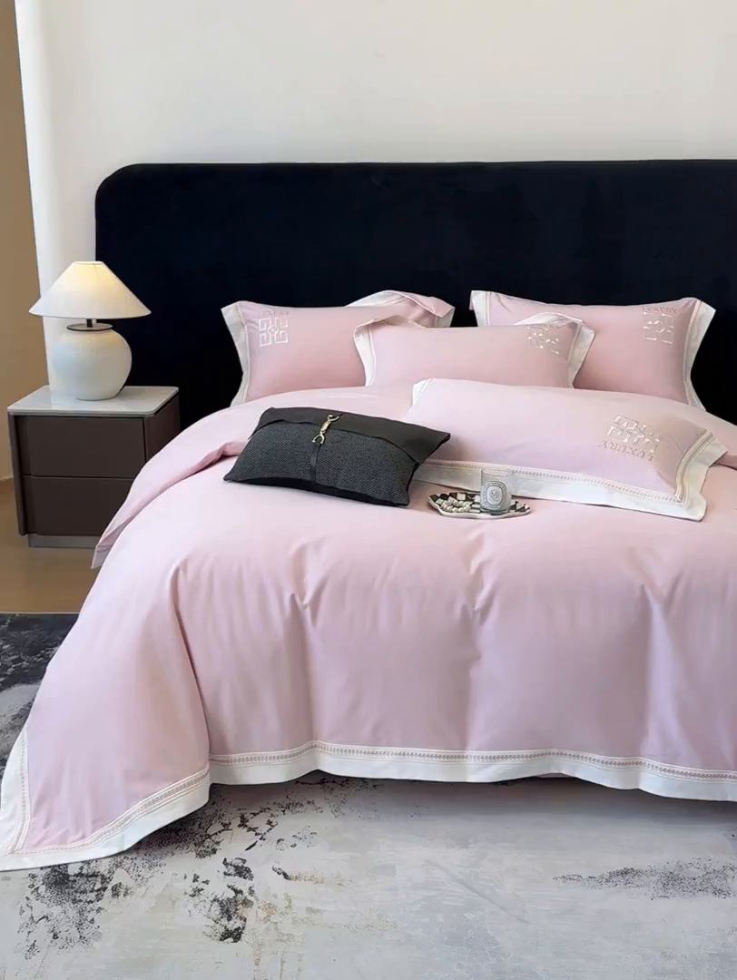 91家纺网 家纺一手货源 找家纺 家居1号家纺 2025新款超细旦全棉磨毛四件套-梵西（控价标准288加大308 会员优惠10元） 梵西-桃花粉