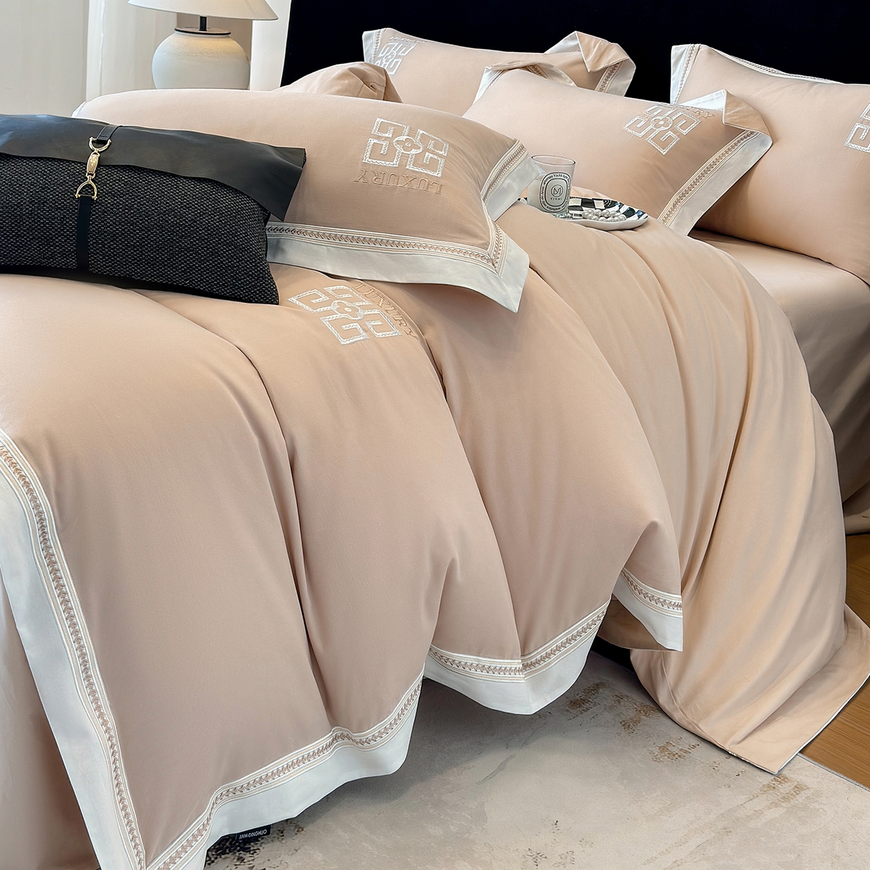 91家纺网 家纺一手货源 找家纺 家居1号家纺 2025新款超细旦全棉磨毛四件套-梵西（控价标准288加大308 会员优惠10元） 梵西-香槟金