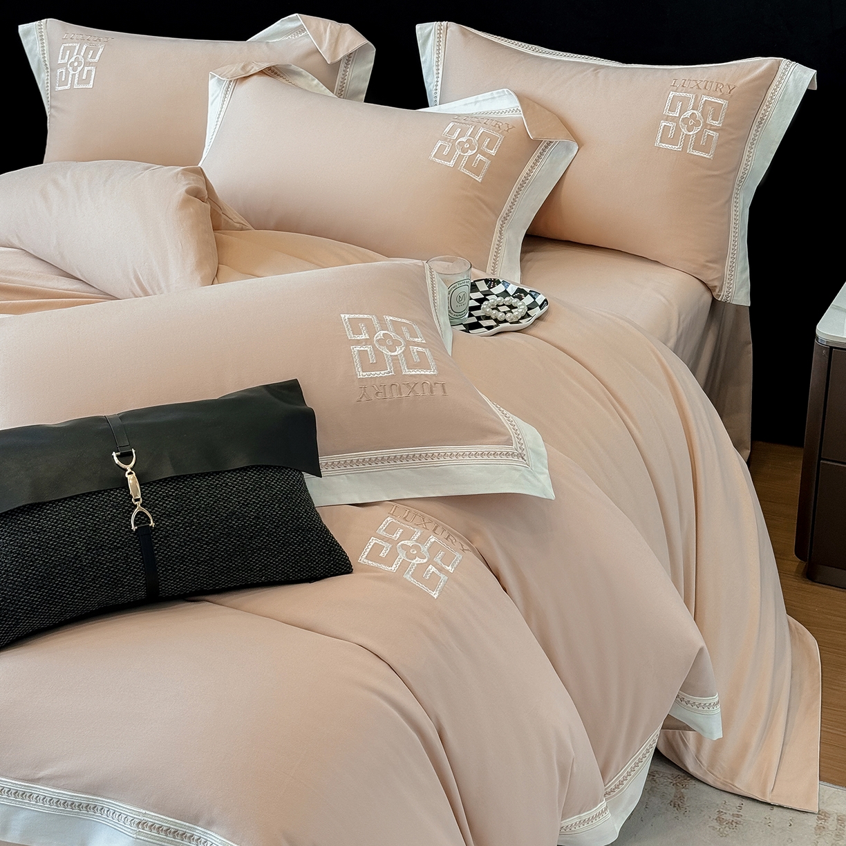 91家纺网 家纺一手货源 找家纺 家居1号家纺 2025新款超细旦全棉磨毛四件套-梵西（控价标准288加大308 会员优惠10元） 梵西-香槟金