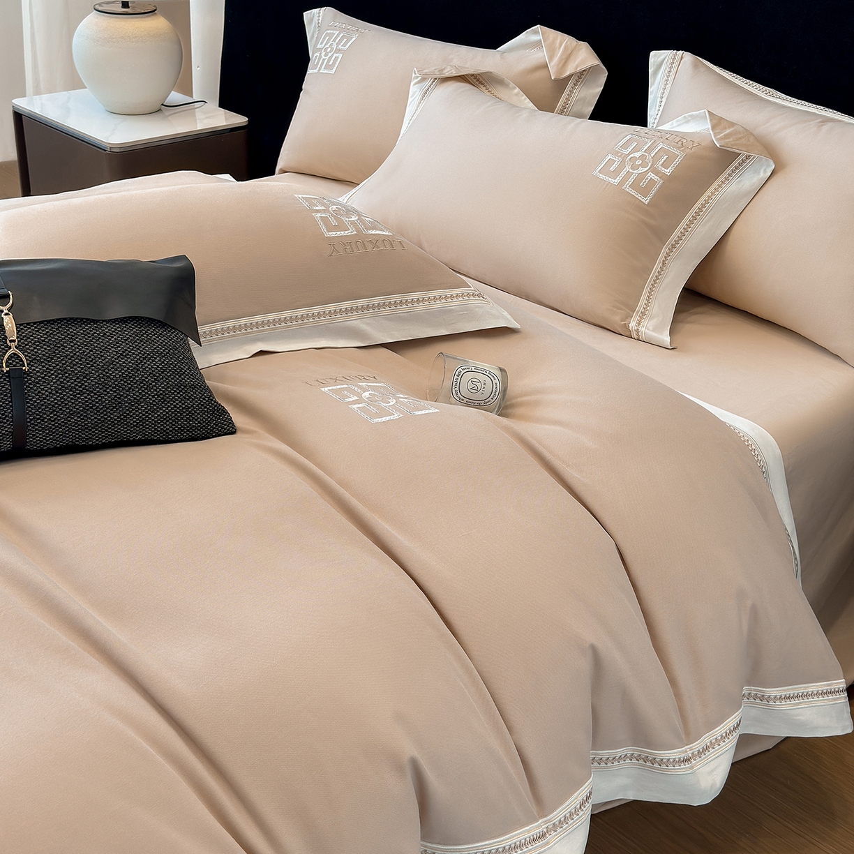 91家纺网 家纺一手货源 找家纺 家居1号家纺 2025新款超细旦全棉磨毛四件套-梵西（控价标准288加大308 会员优惠10元） 梵西-香槟金