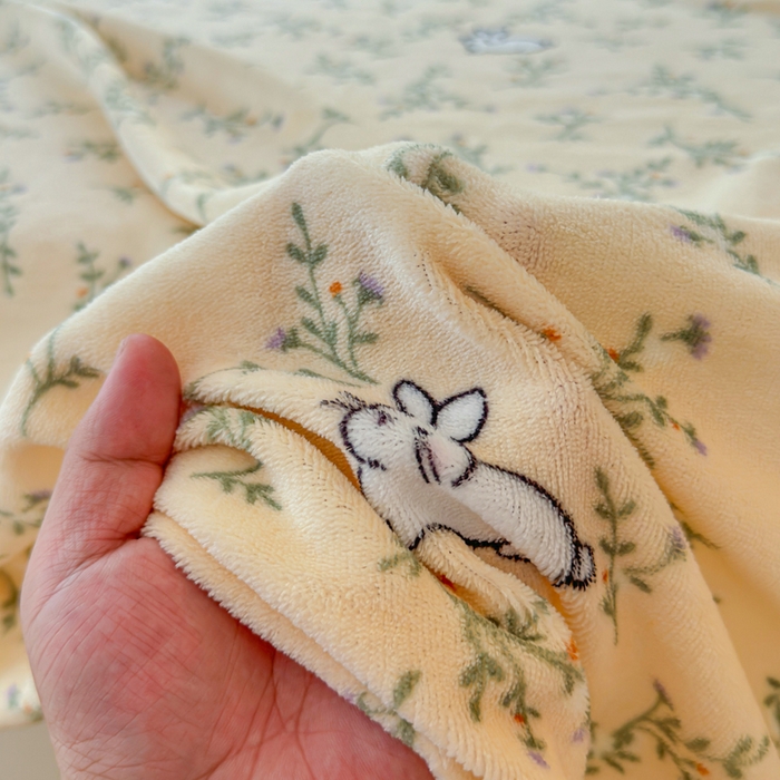 91家纺网 家纺一手货源 找家纺 澜妃 2025新款高克重软软糯糯牛奶绒单床单CD系列（小红书推荐） CD-枝枝兔