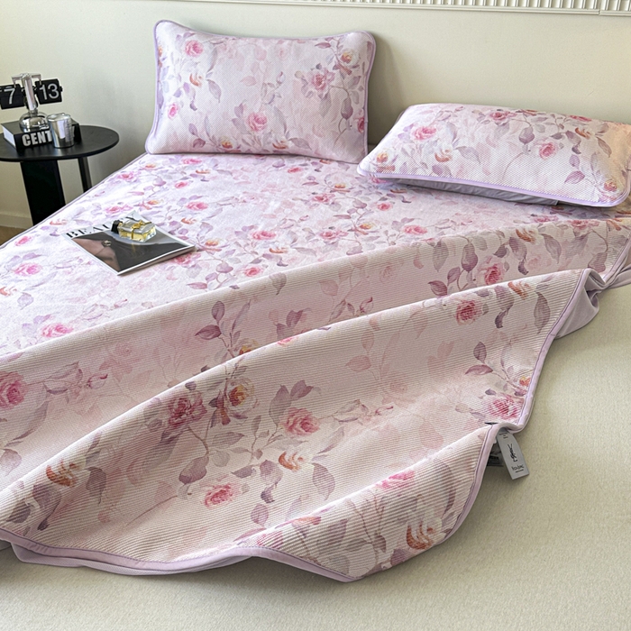 91家纺网 家纺一手货源 找家纺 宜代光年 2025新款数码印花冰藤席 床笠-冰藤玉琼枝 粉