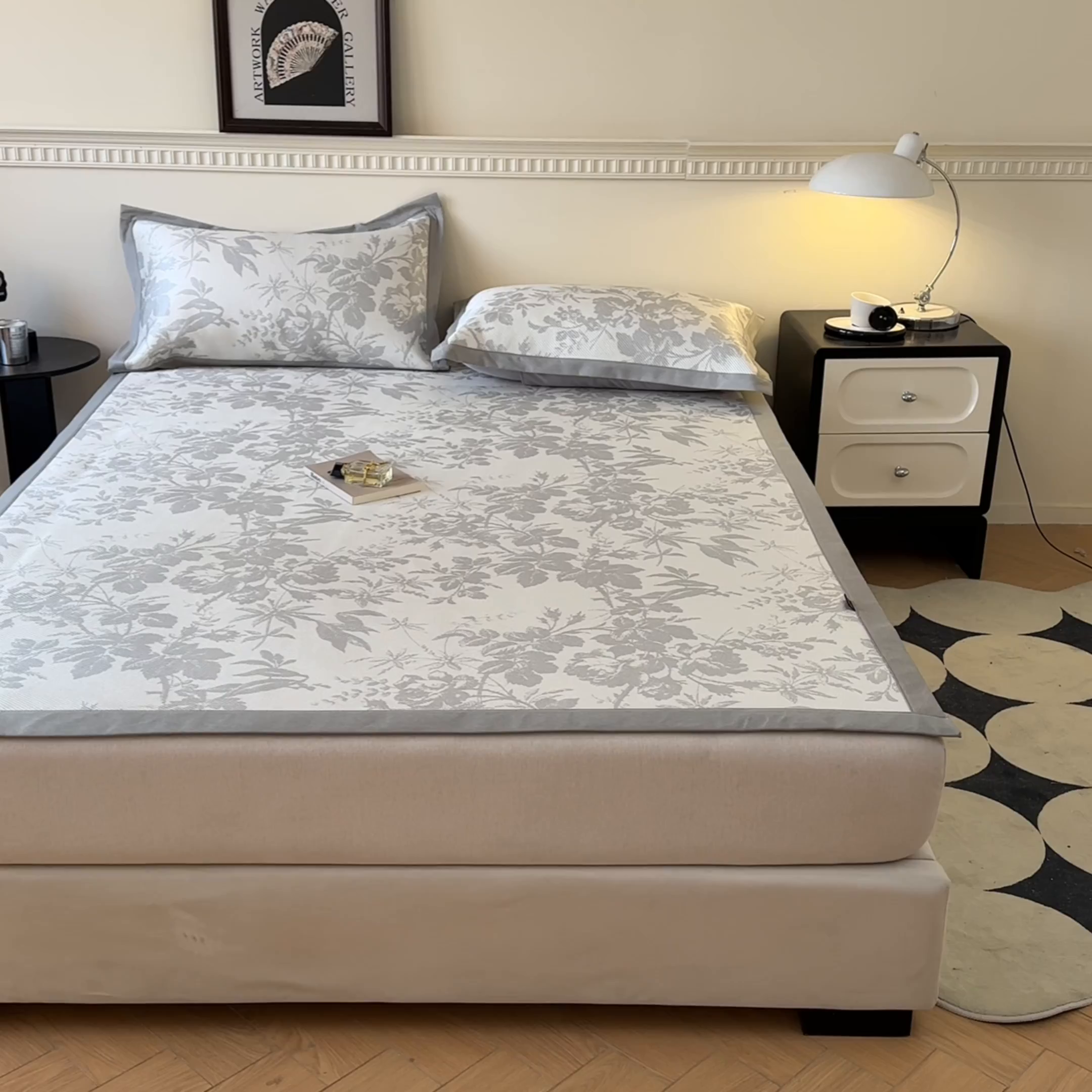 91家纺网 家纺一手货源 找家纺 宜代光年 2025新款数码印花冰藤席 床席-冰藤繁花 灰