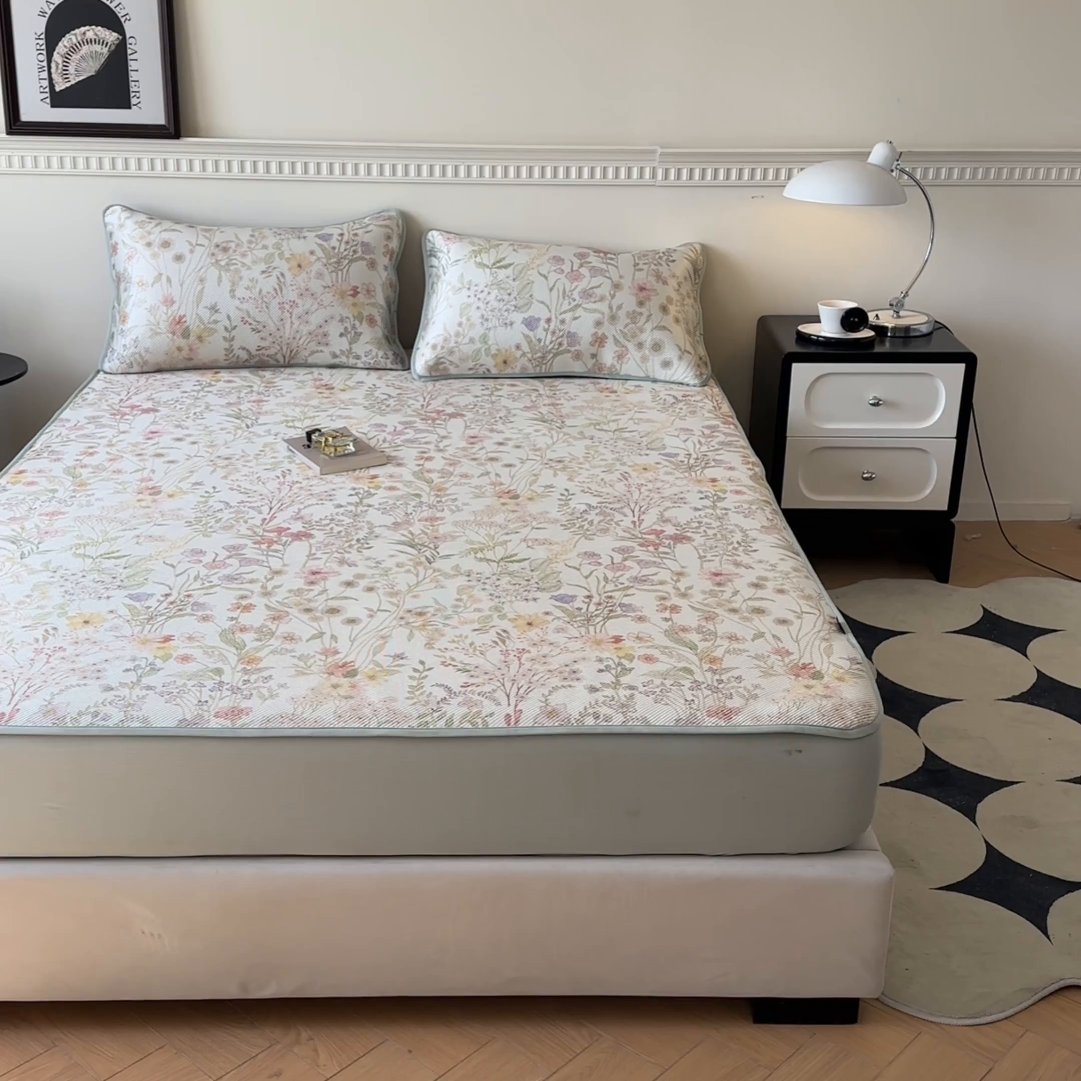 91家纺网 家纺一手货源 找家纺 宜代光年 2025新款数码印花冰藤席 床笠-冰藤醉花季