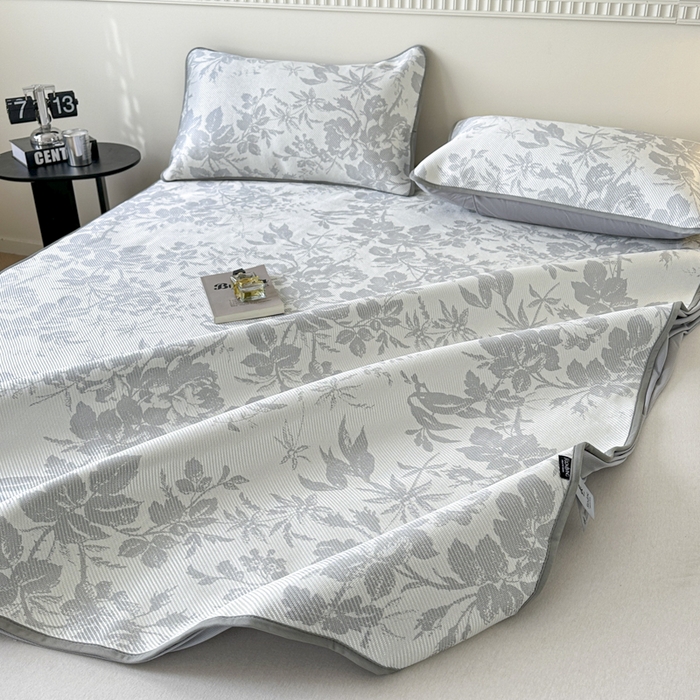 91家纺网 家纺一手货源 找家纺 宜代光年 2025新款数码印花冰藤席 床笠-冰藤繁花 灰