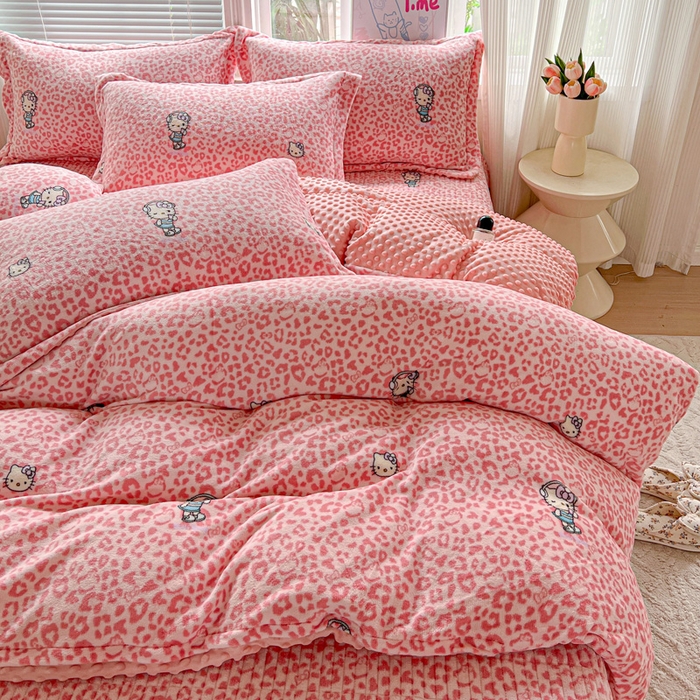 91家纺网 家纺一手货源 找家纺 一比一 2025新款加厚保暖豆豆牛奶绒床盖款四件套豹纹KT - 粉