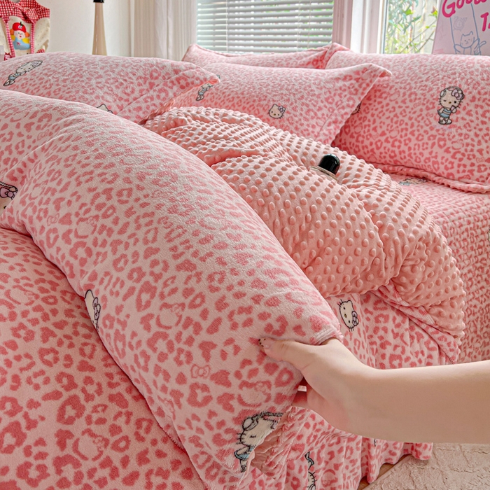 91家纺网 家纺一手货源 找家纺 一比一 2025新款加厚保暖豆豆牛奶绒床盖款四件套豹纹KT - 粉